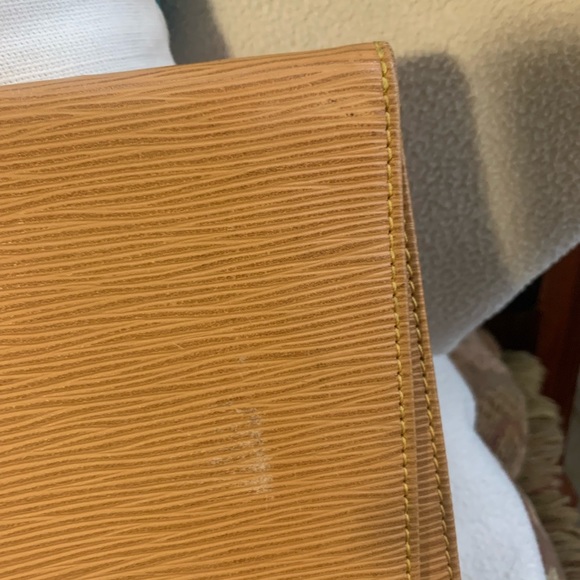 Louis Vuitton Epi Lena 32 Beige Clutch - Picture 13 of 16